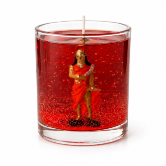 Vela em gel vermelha com imagem de Iansã em recipiente de vidro transparente sobre fundo branco.