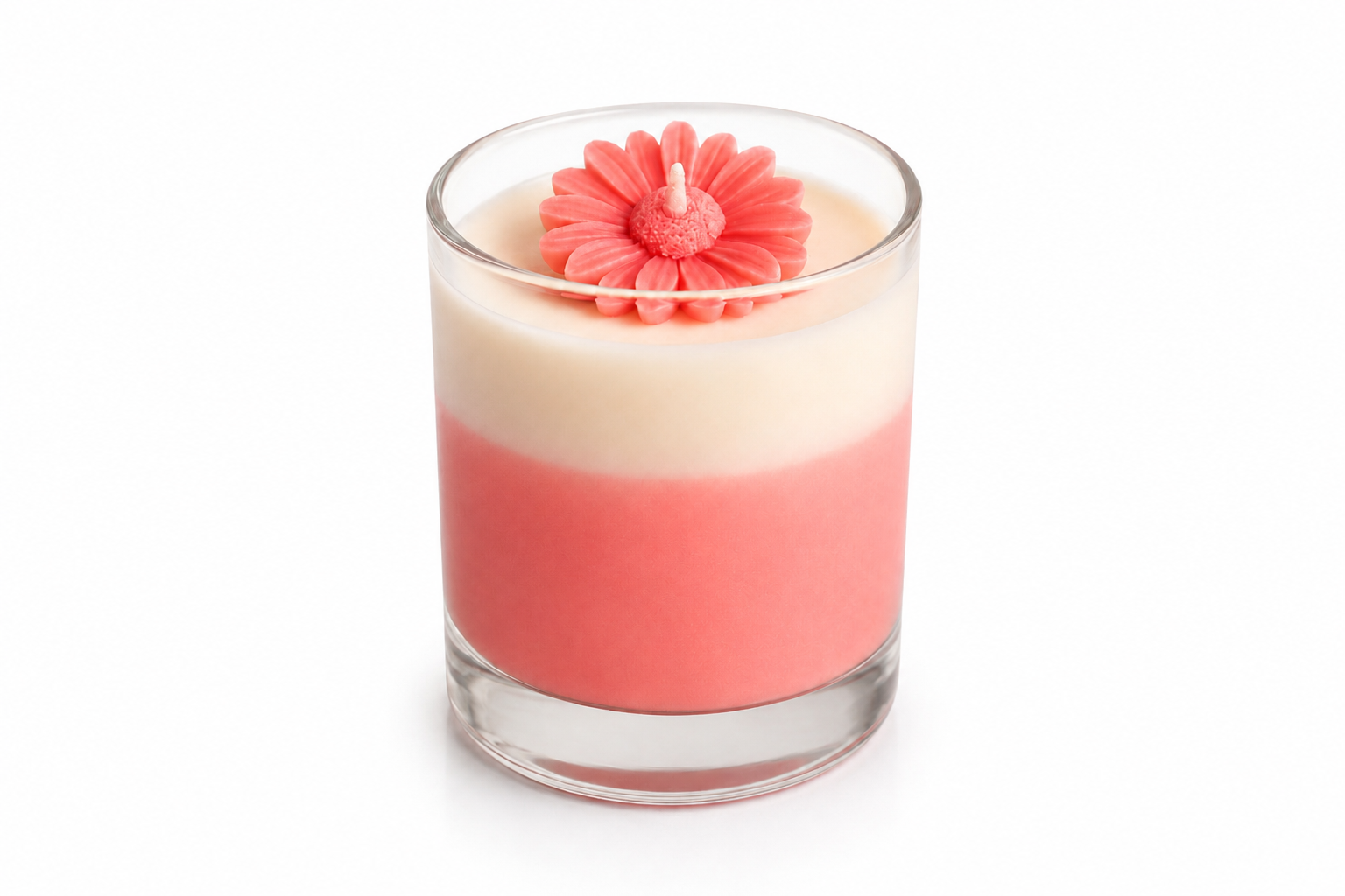 Vela Aromática Margarida Rosé em copo de vidro transparente, com camadas suaves em tons rosé e branco e margarida esculpida em cera no topo, apresentada em fundo branco minimalista de estilo e-commerce.