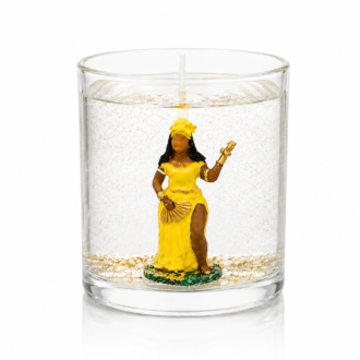 Vela artesanal em gel transparente com imagem de Oxum vestida em amarelo e dourado no interior de um recipiente de vidro cilíndrico. O gel contém delicados detalhes dourados suspensos que criam um efeito elegante e sofisticado, destacando a representação da orixá associada à prosperidade, abundância, amor e beleza.