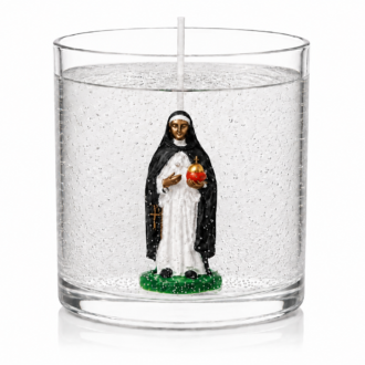 Vela em gel transparente com microbolhas decorativas, acondicionada em recipiente cilíndrico de vidro transparente. No centro da peça encontra-se uma miniatura de Santa Edwiges vestida com hábito preto e branco, segurando um globo dourado e vermelho e uma pequena cruz dourada. A vela possui pavio centralizado e está fotografada sobre fundo branco, em estilo de catálogo de produto, destacando os detalhes artesanais e a transparência do gel.