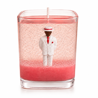 Vela em Gel Zé Pilintra artesanal em recipiente de vidro transparente, com figura decorativa de Zé Pilintra envolta por parafina em gel cristalina e detalhes em vermelho.